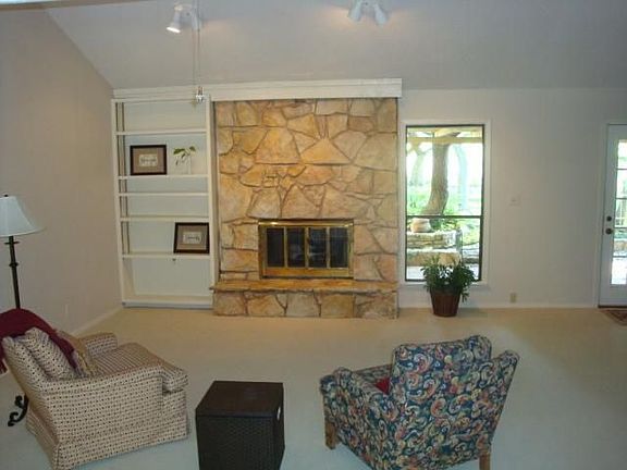 3rd image of 63 Brookhollow Dr