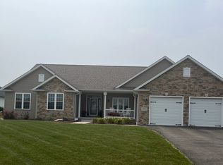 4875 Tree Line Trl, New Middletown, OH 44442