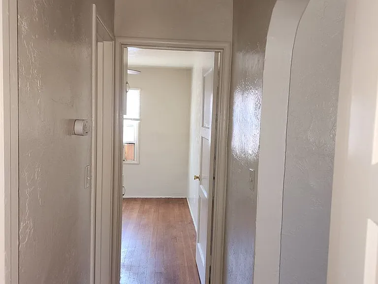 1605 Saint Clair St — Photo 18