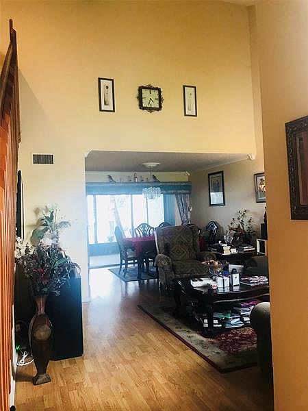1st image of 544 Woodgate Cir