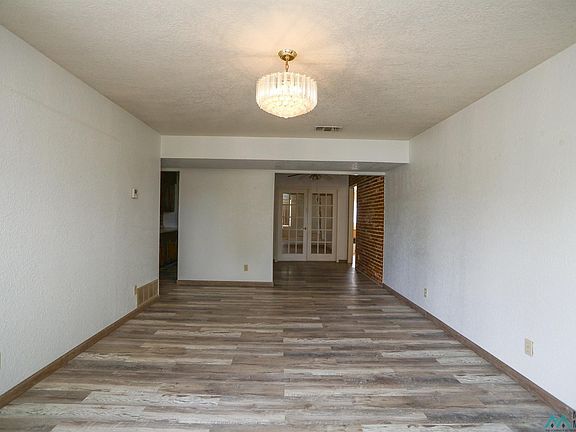 3rd image of 1401 Normandy St
