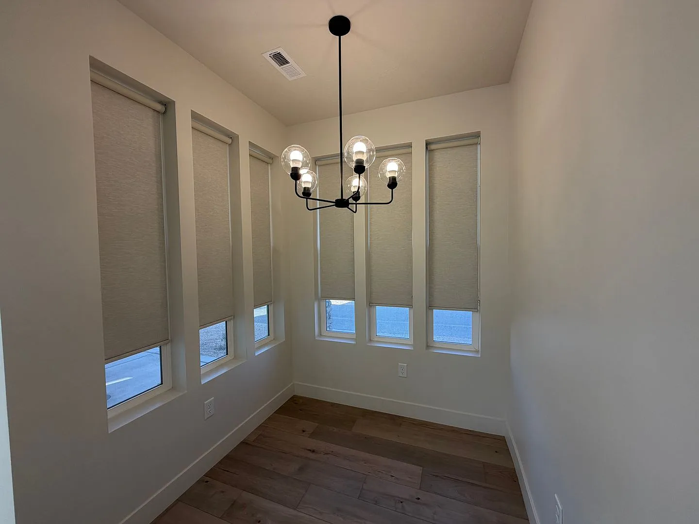 Spacious Home For Rent In Desert Color! — Photo 4