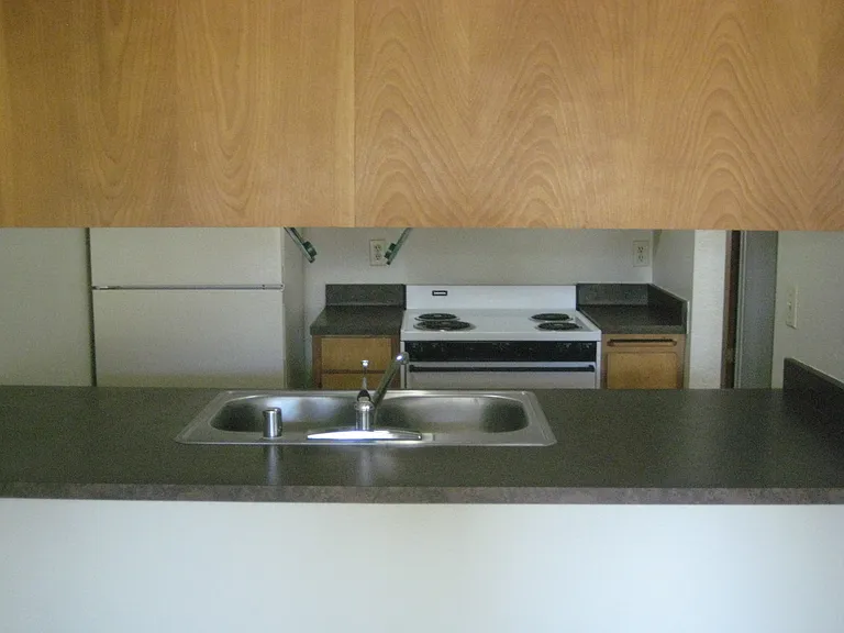 Alamont Apartments — Photo 5