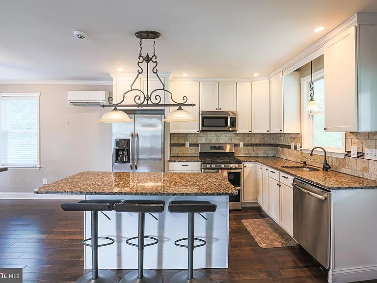 215 Clarendon Ave — Photo 27