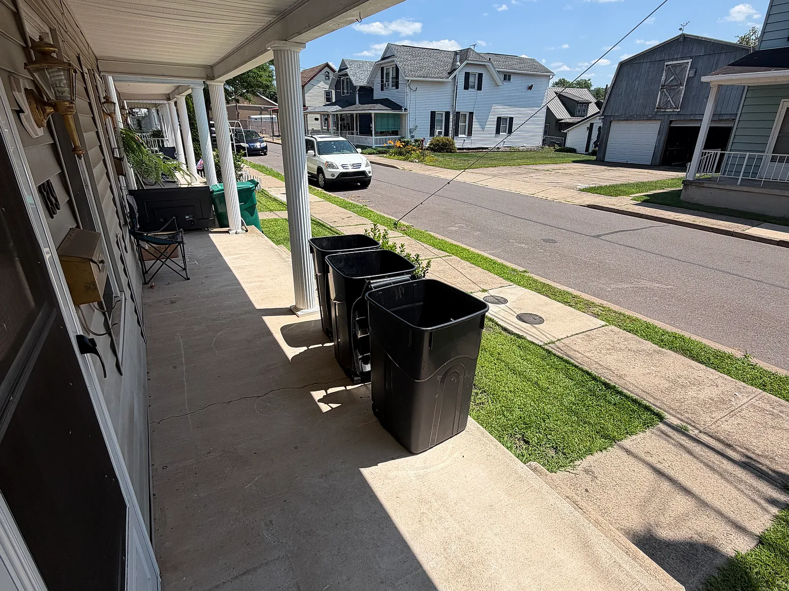3 bed, 1200 sqft, $1,300 — Photo 2