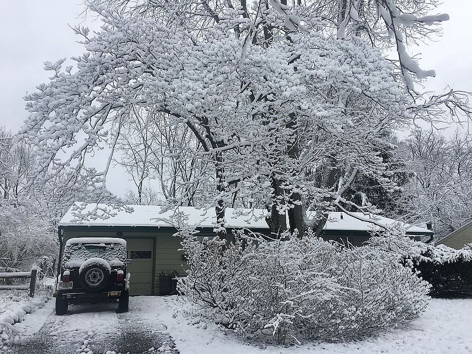 2nd image of 917 S Manor Rd