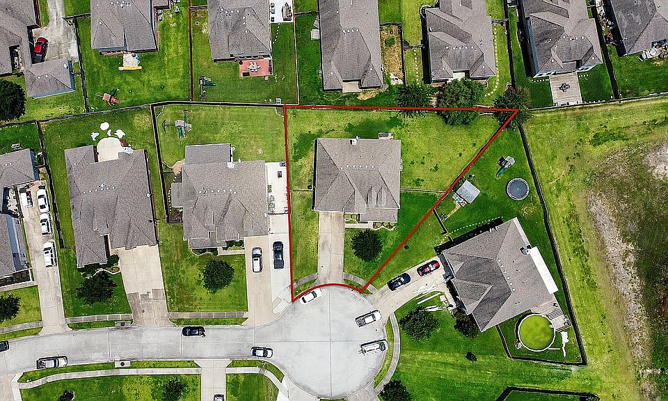 1st image of 8606 Briar Oaks Ln