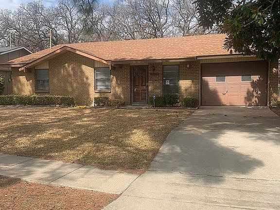2nd image of 1049 Kingston Dr