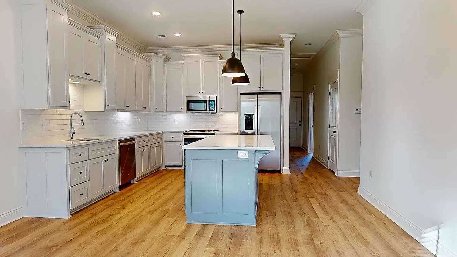 3 bed, 3.5 bath, 1346 sqft, $2,100 — Photo 3