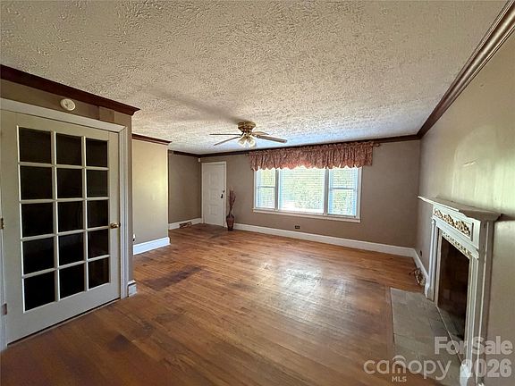 5th image of 3838 Cliffside Rd