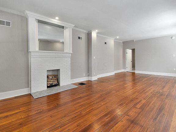 5th image of 852 Summit St #854