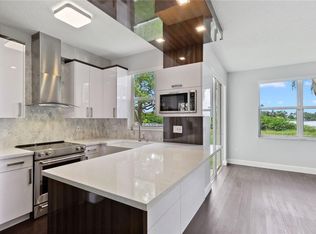 15160 NW 6th Ct, Pembroke Pines, FL 33028