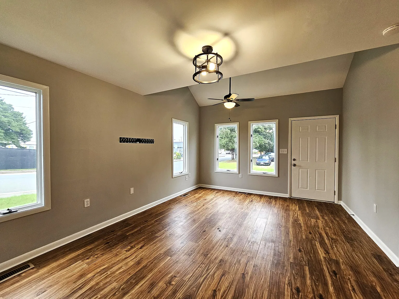 207 Monticello Avenue - B — Photo 2