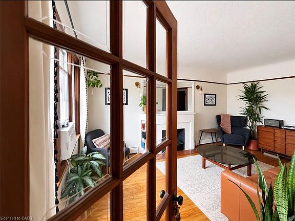 4th image of 47 Weir St S
