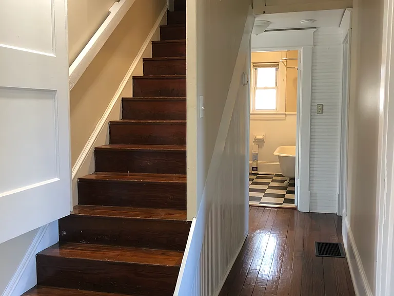 112 N Bruffey St — Photo 17