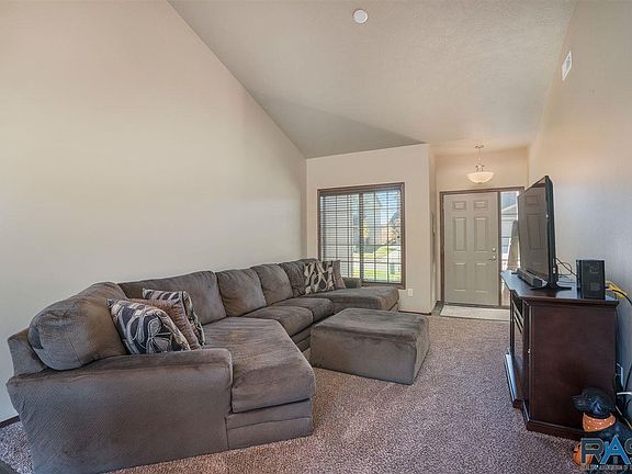 2nd image of 2415 E Meadowside Pl