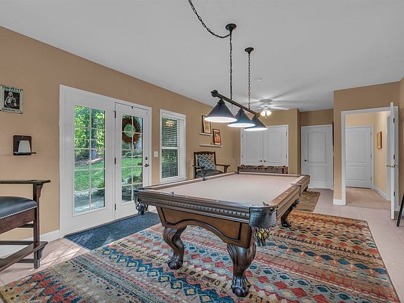 5th image of 652 Mount Vernon Ln