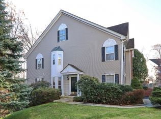 13 Minuteman Ct, Basking Ridge, NJ 07920