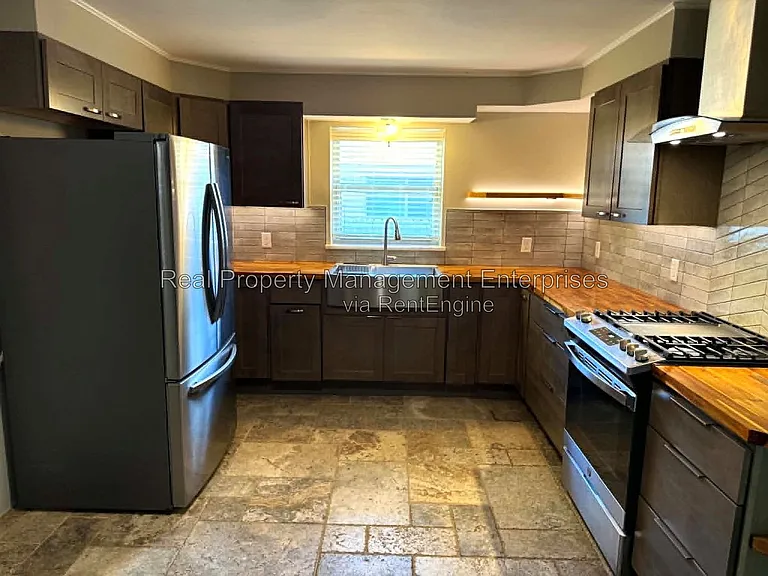 2301 N Warren Ave — Photo 14