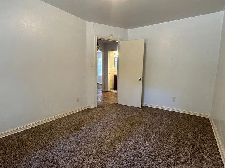 2137 NW Denver Ave — Photo 7