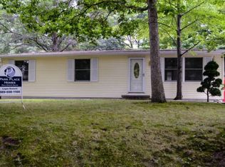 2071 Crescent Rd, Sanford, MI 48657