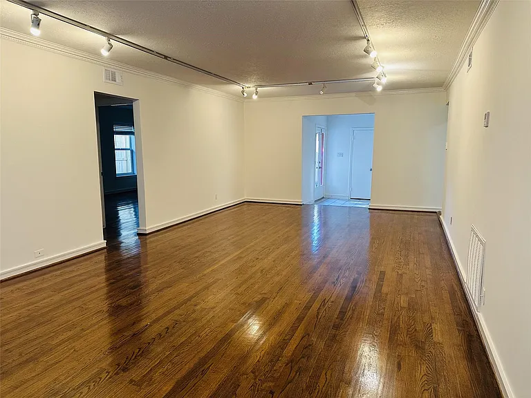 2309 Sheridan St — Photo 8