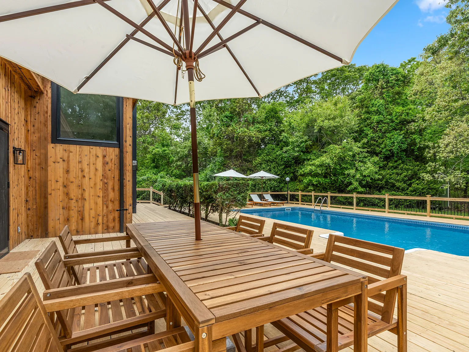Hampton Bays home, private pool, seamless indoor-outdoor living — Photo 3