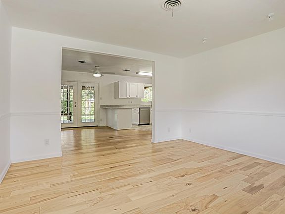 5th image of 8110 Briarwood Ln