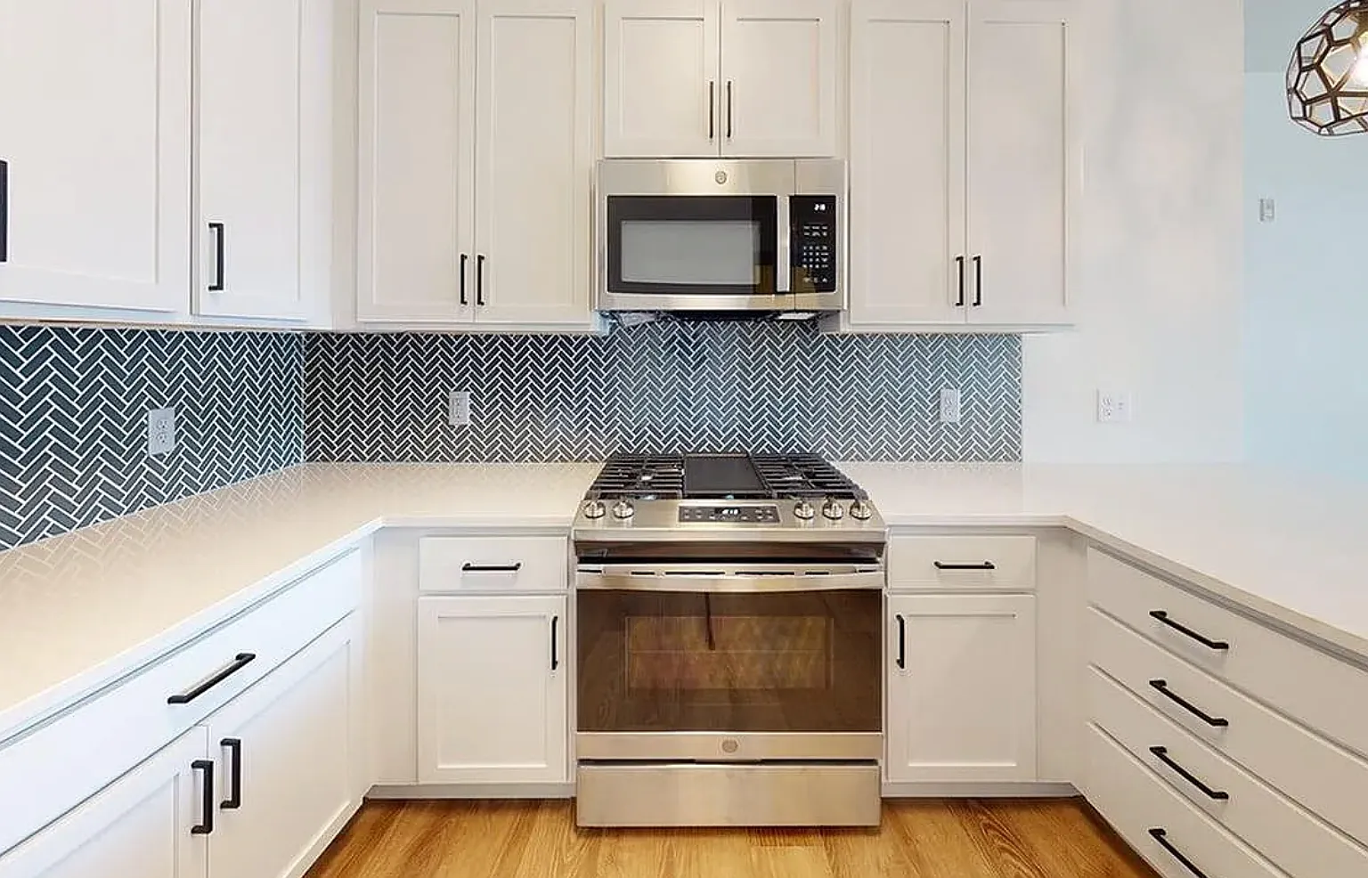 1 bed, 900 sqft, $1,725 — Photo 3