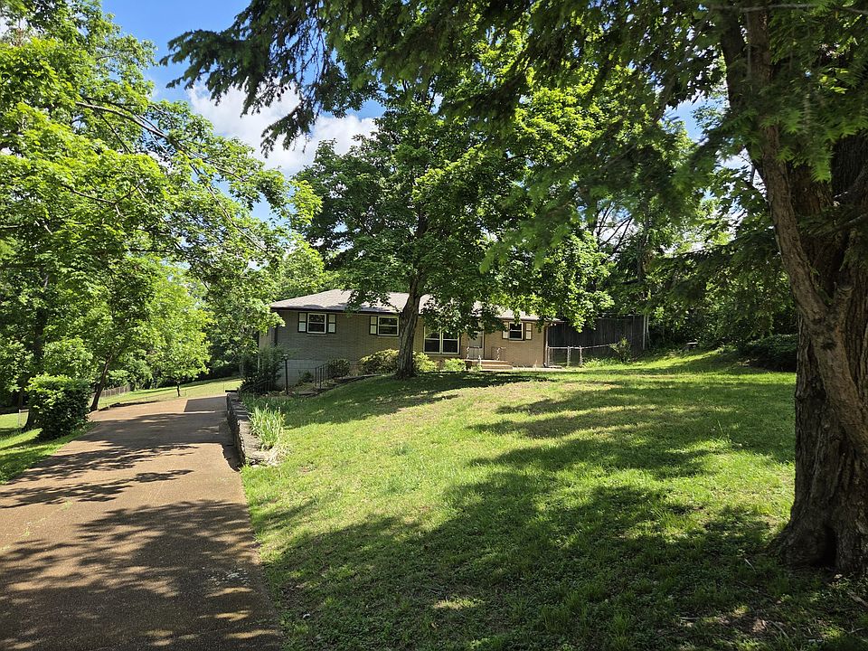 1st image of 608 Burgundy Dr