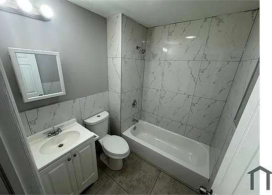 302 Halsted St #6 — Photo 4