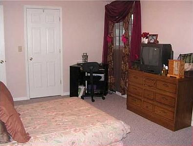 5th image of 1011 Embassy Dr