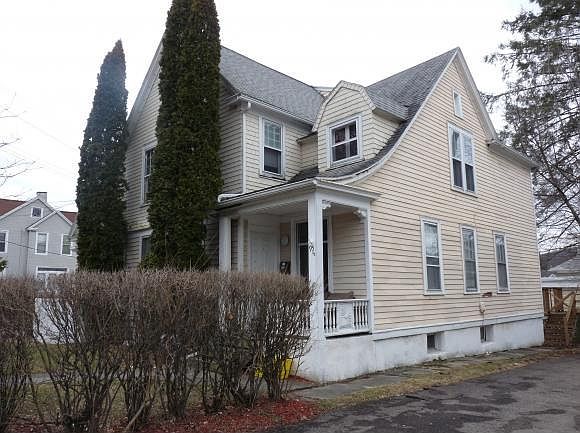 2nd image of 95 1/2 Leroy St