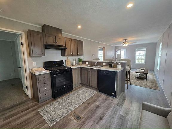 3rd image of 206 Blue Jay Ln #206