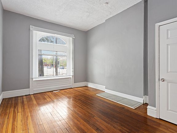 3rd image of 2343 Russell Blvd #B