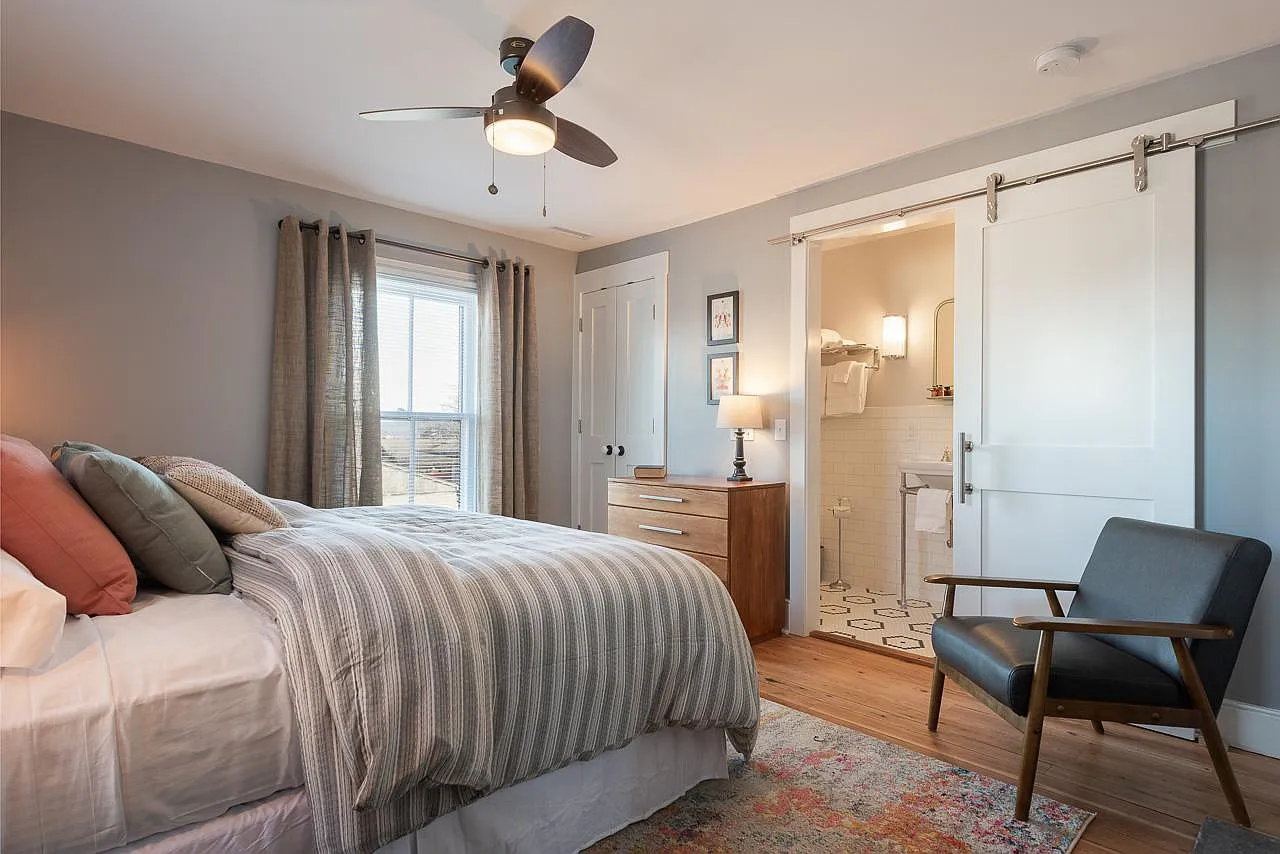 1 bed, $2,600 — Photo 1