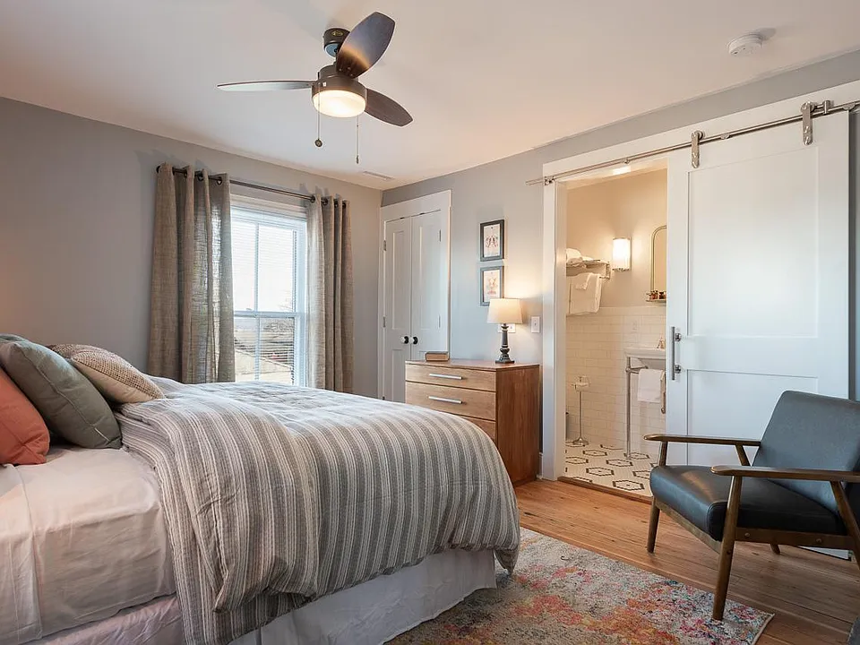 915 Belmont Ave #3