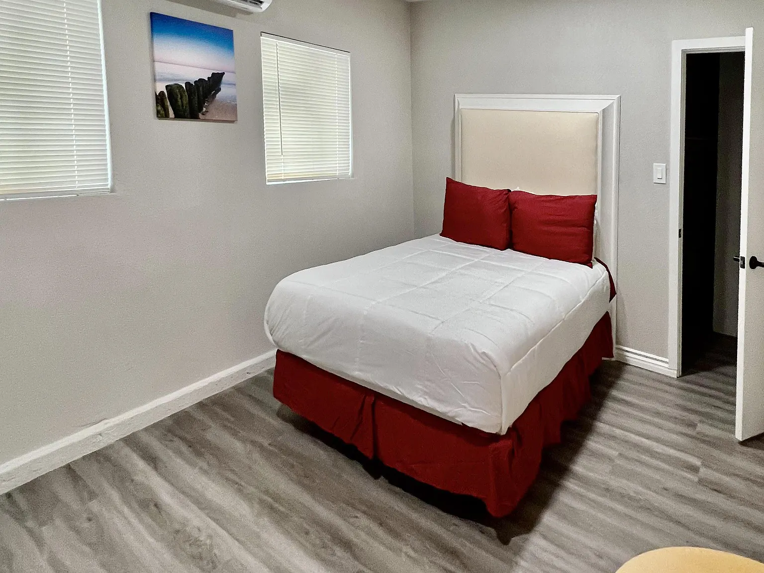 4 bed, 2.0 bath, 1214 sqft, $888 — Photo 1