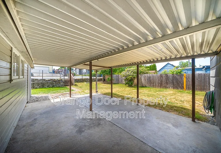 834 S 72nd St — Photo 34