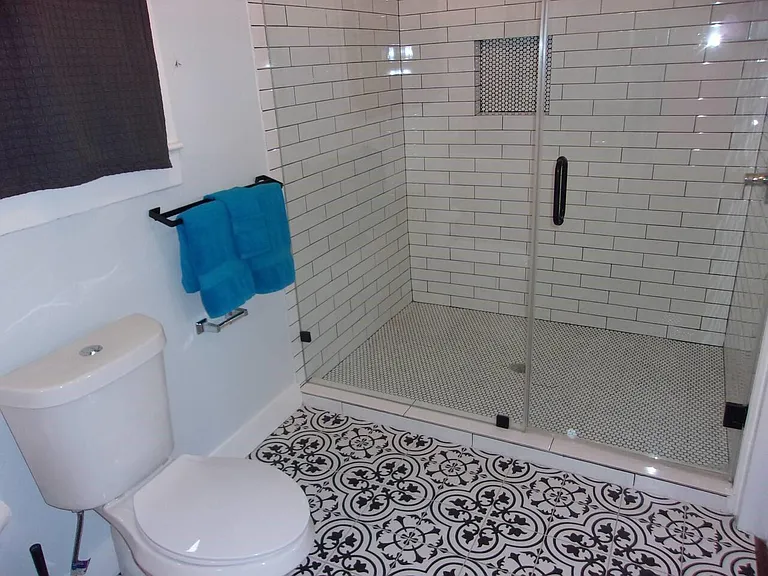 5214 Avenue R — Photo 16