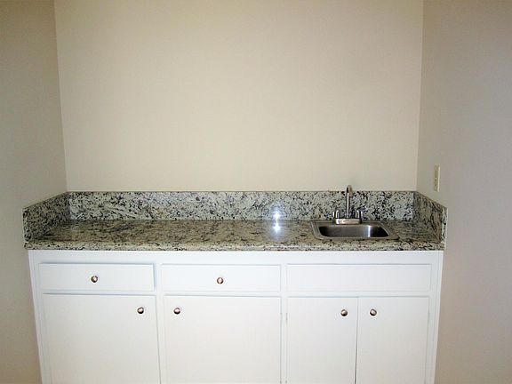 4th image of 350 S Oakland Ave Unit 212