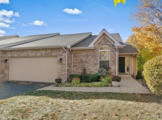 925 Foxpointe Dr, Sycamore, IL 60178