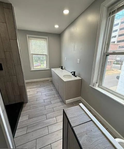 440 Henry St — Photo 10