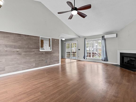 4th image of 212 Gallatin Cir