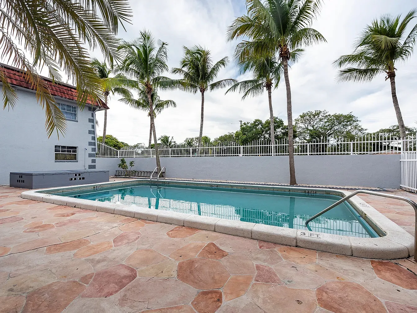 2 bed, 850 sqft, $1,700 — Photo 1