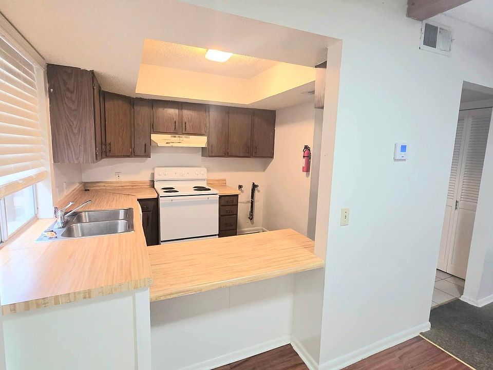 2nd image of 4379 Woodland Dr #103