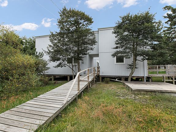 2nd image of 54 Thompson Ave #54