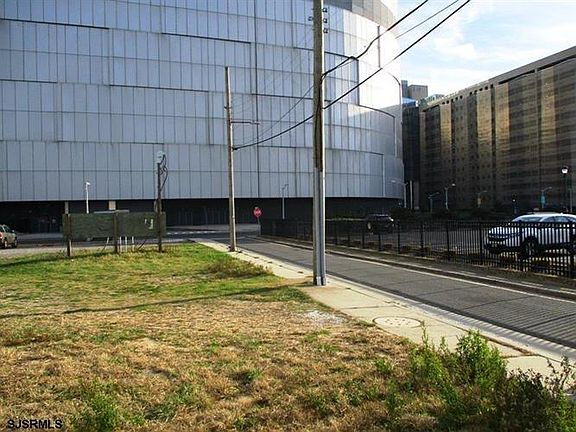 4th image of 125 S Congress Ave
