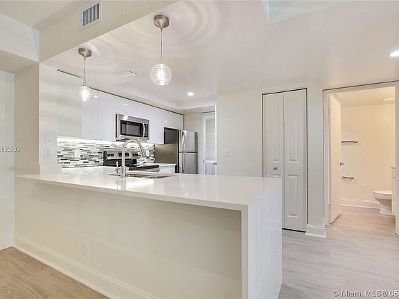 4th image of 3601 NE 207th St #4207