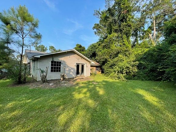 3rd image of 2143 Crestwood Dr